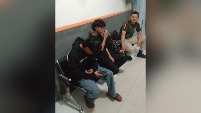 Diduga Hendak Tawuran, Dua Orang Pemuda Bawa Sajam di Bangka Selatan Diciduk Satpol PP