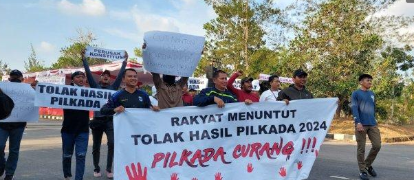 Demo Tolak Hasil Pilkada 2024 Curang, Begini Sispamkota Polres Basel Redam Aksi Massa yang Anarkis